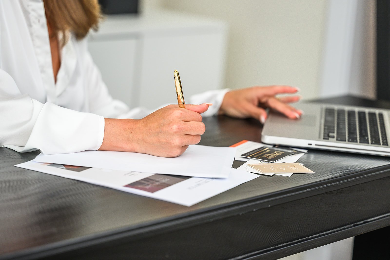 Traditional copywriting is dying. Discover why modern marketing relies on storytelling, design, and user experience to connect with audiences in 2025.